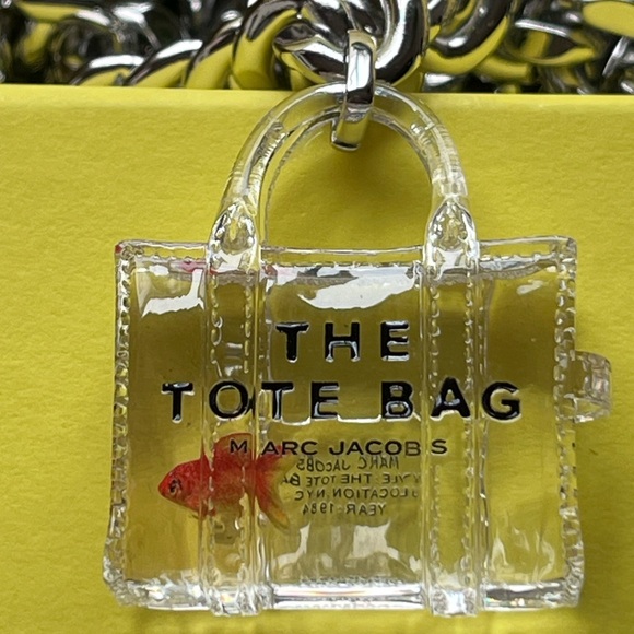 🐠 MARC JACOBS THE TOTE BAG GOLDFISH NECKLACE 🐠 NWOT 🐠 - Picture 13 of 16